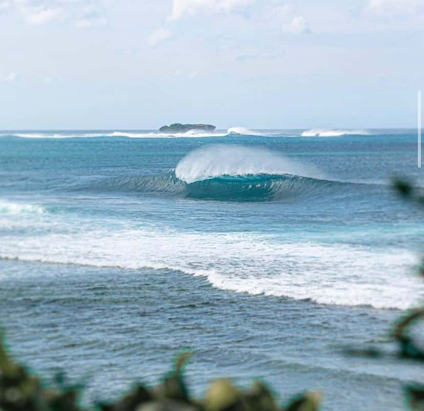 Pumping wave at Cloud 9 in Siargao with no one out. Empty surf in the Philippines.