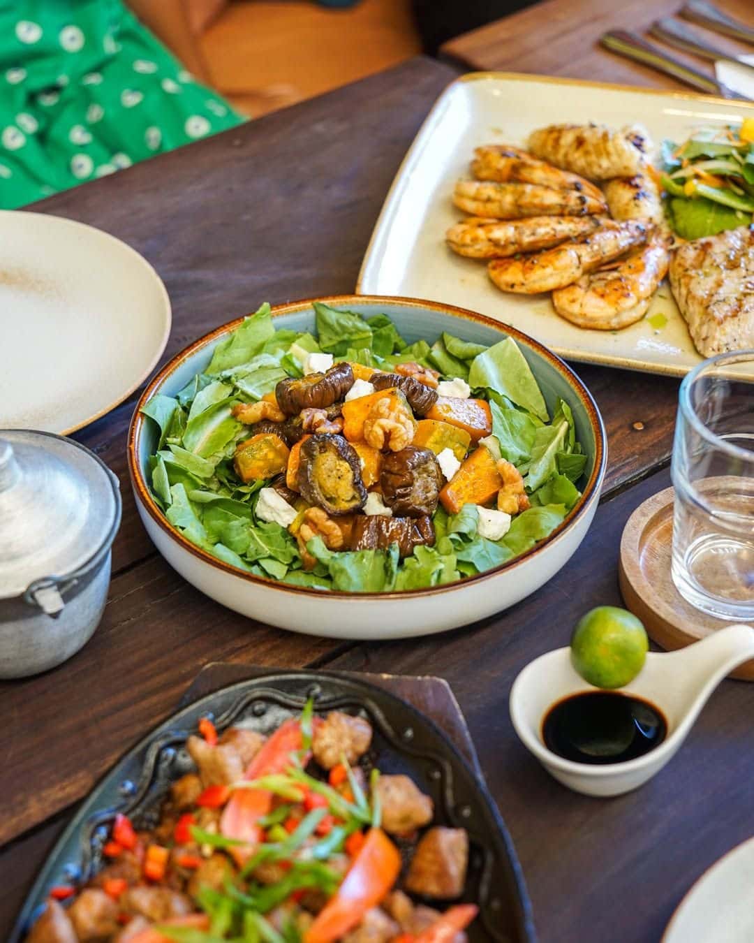 Green salad with croutons and feta in a bowl