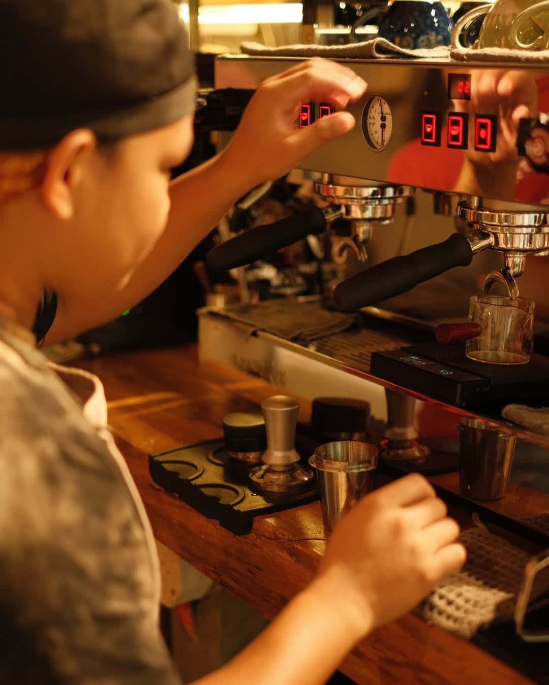 Barista pulling a shot at the espresso machine, Coastal Grounds Coffee