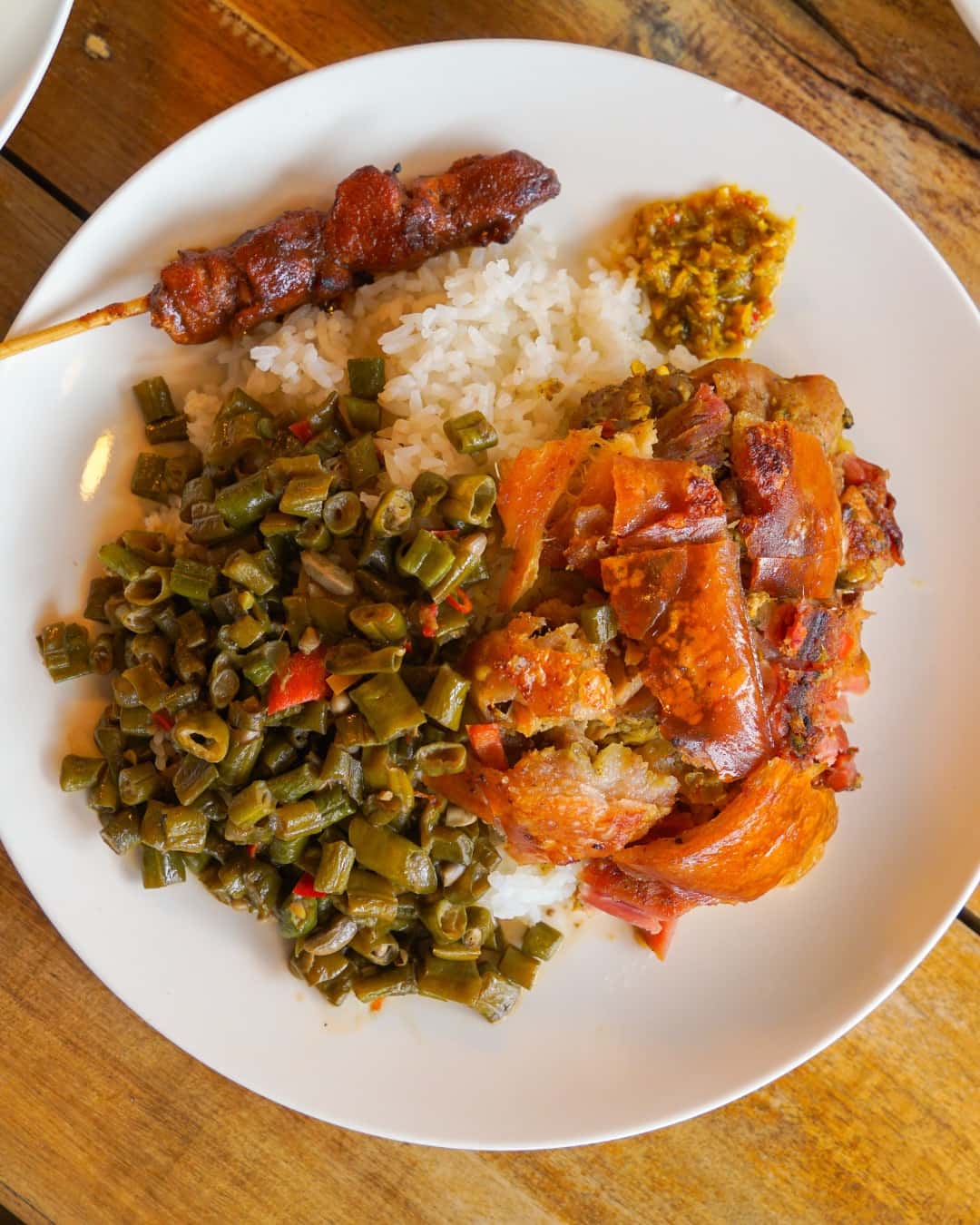 Crispy pork with sauteed green beans and rice