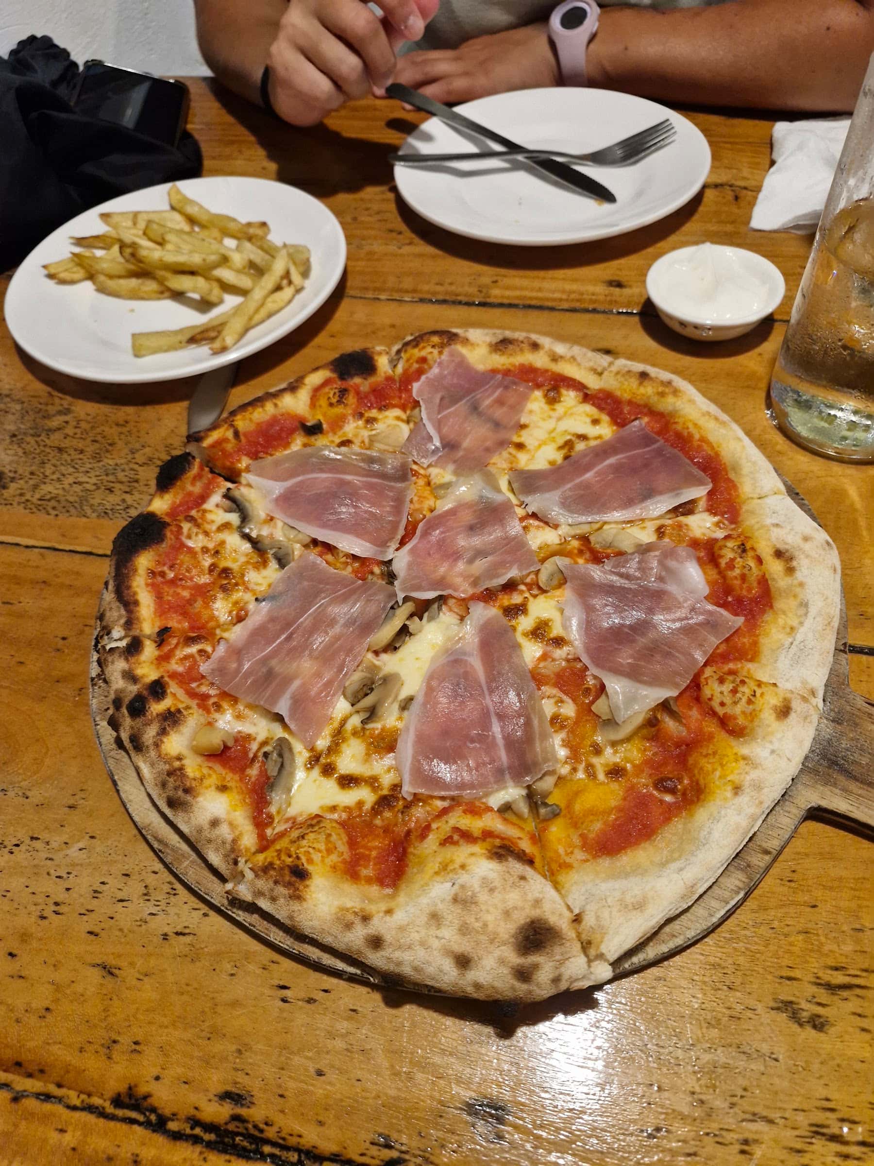 Ham and mushroom pizza at Marco-Polo Restaurant Pasta&Pizza, Maite, San Juan, Siquijor