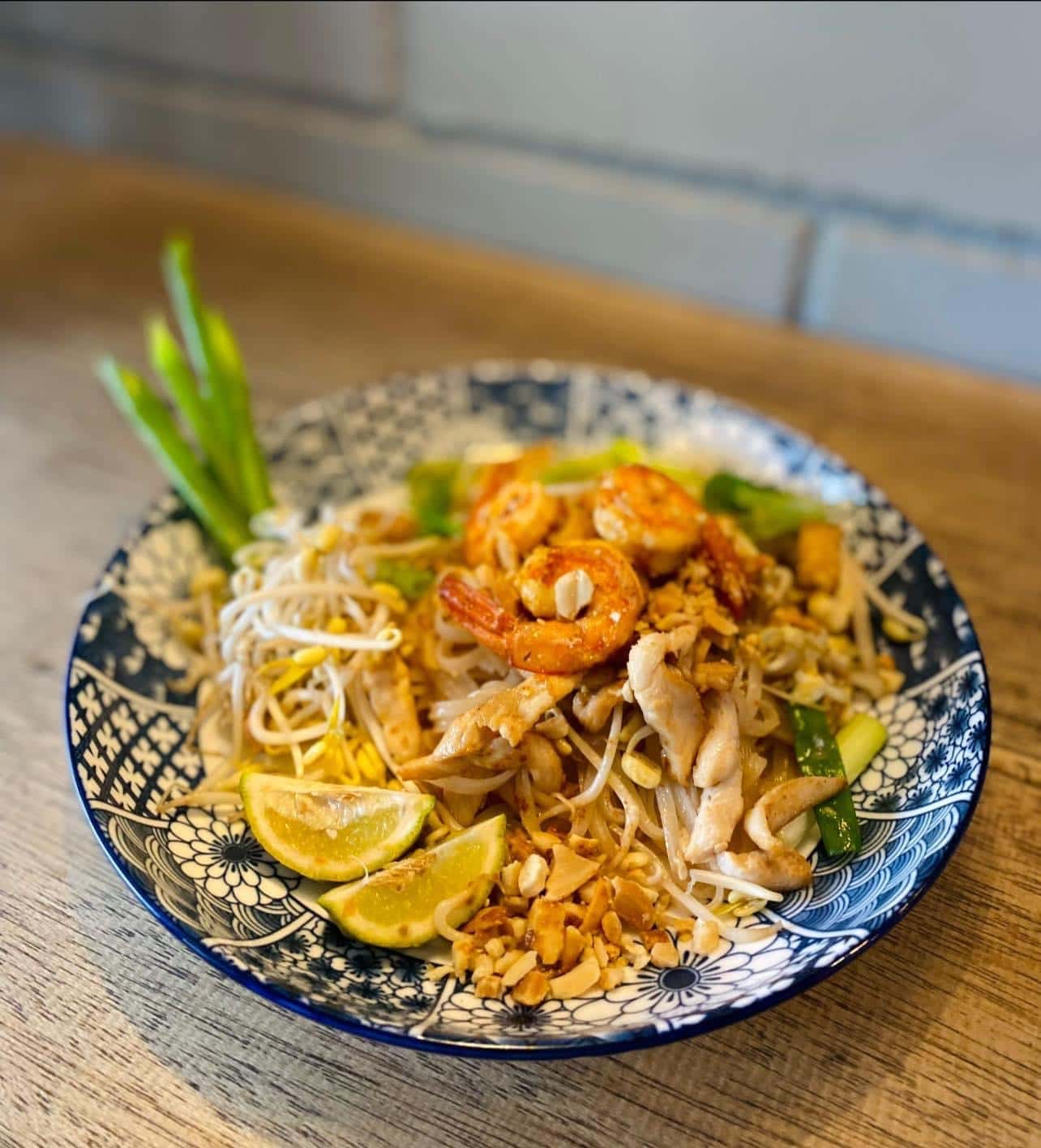 Pad thai with prawns at Parola - Baywalk, Baywalk, Quezon Street, Mati City