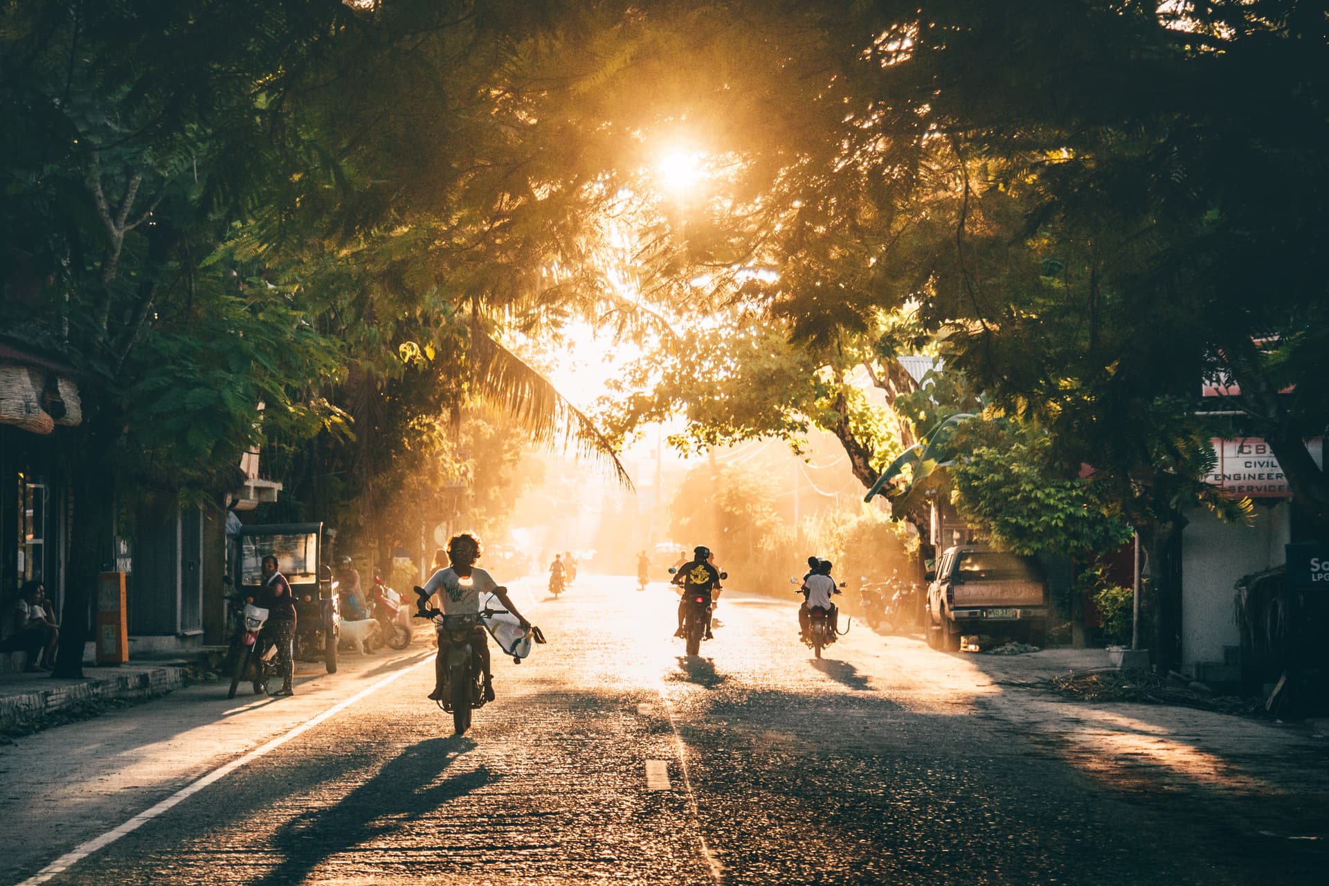 General Luna Travel Guide – Surf, Restaurants, Stays & Island Tours