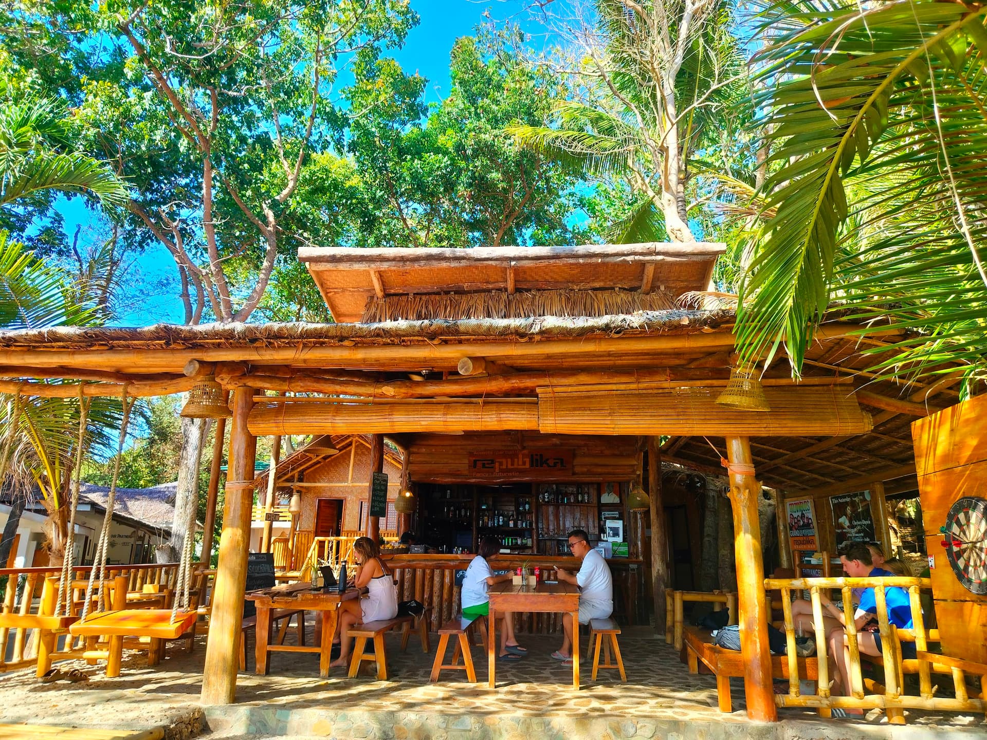 Republika Beach Bar, Grill and Accomodation