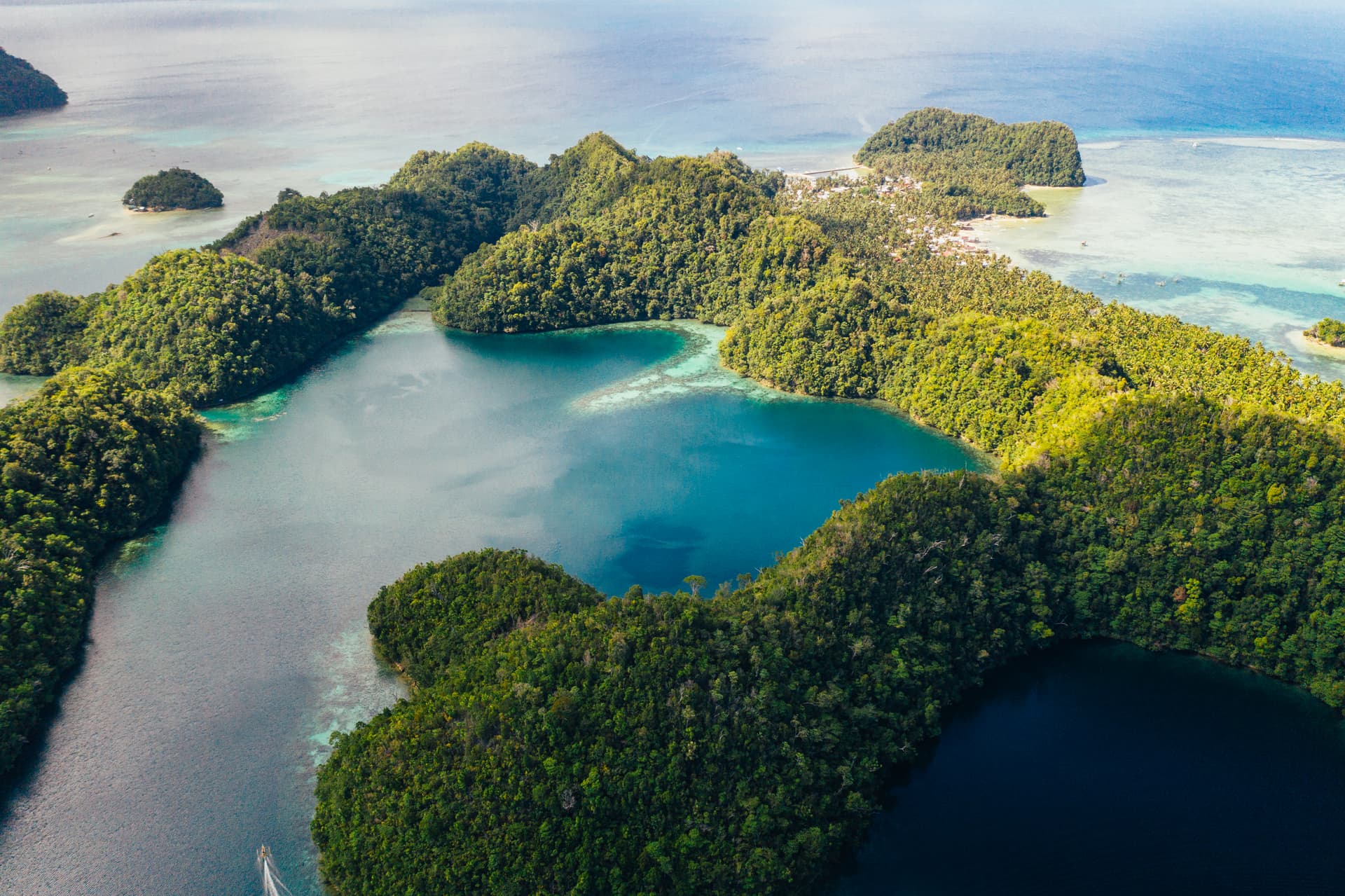 Del Carmen Travel Guide – Sugba Lagoon & Mangrove Forest