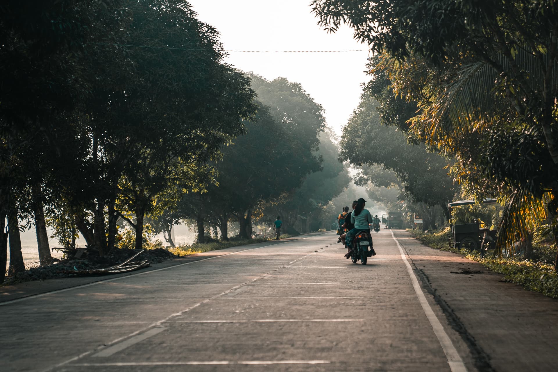motorbike-rental-guests-riding-in-siargao
