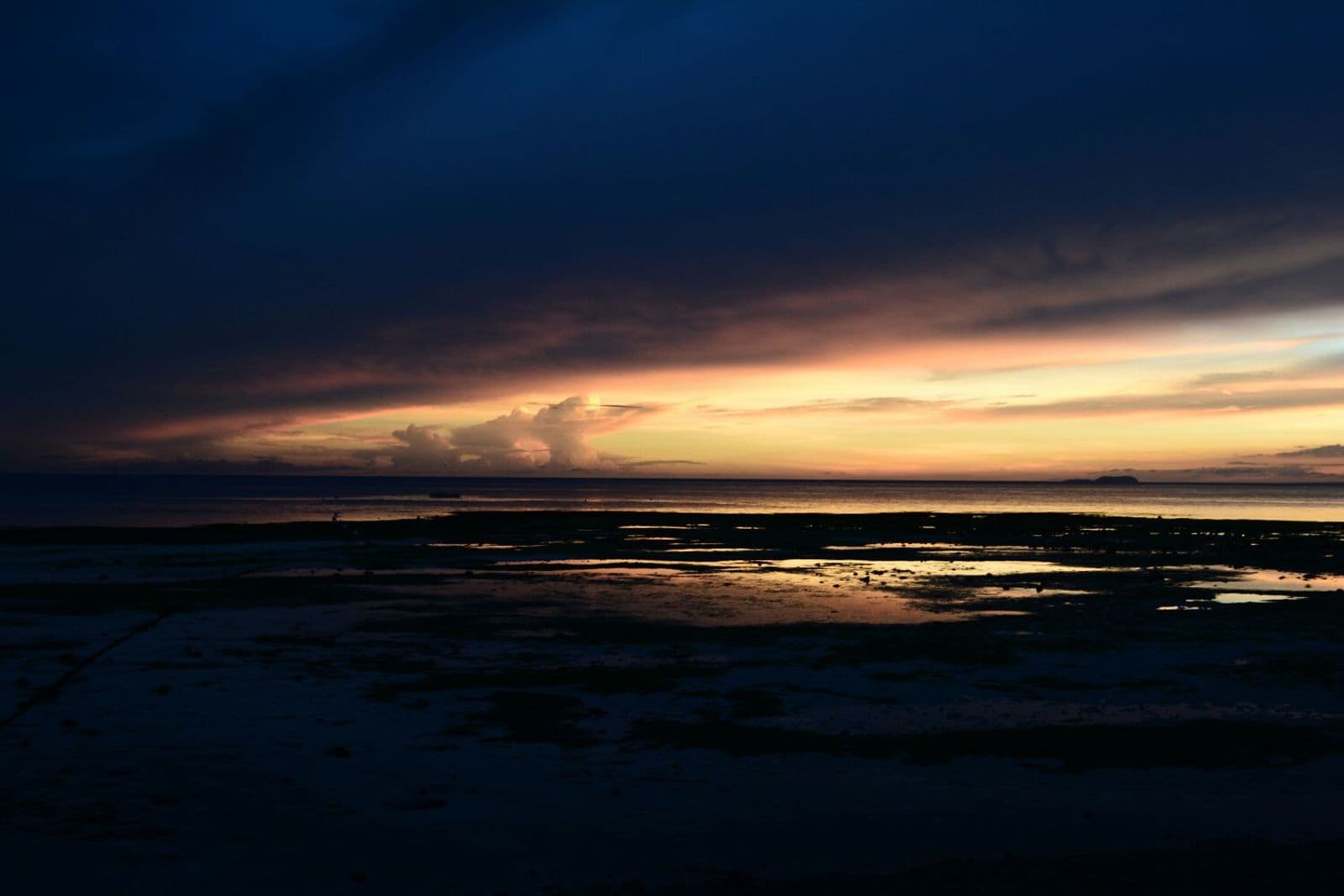 Sunset over the low-tide reef on Siquijor