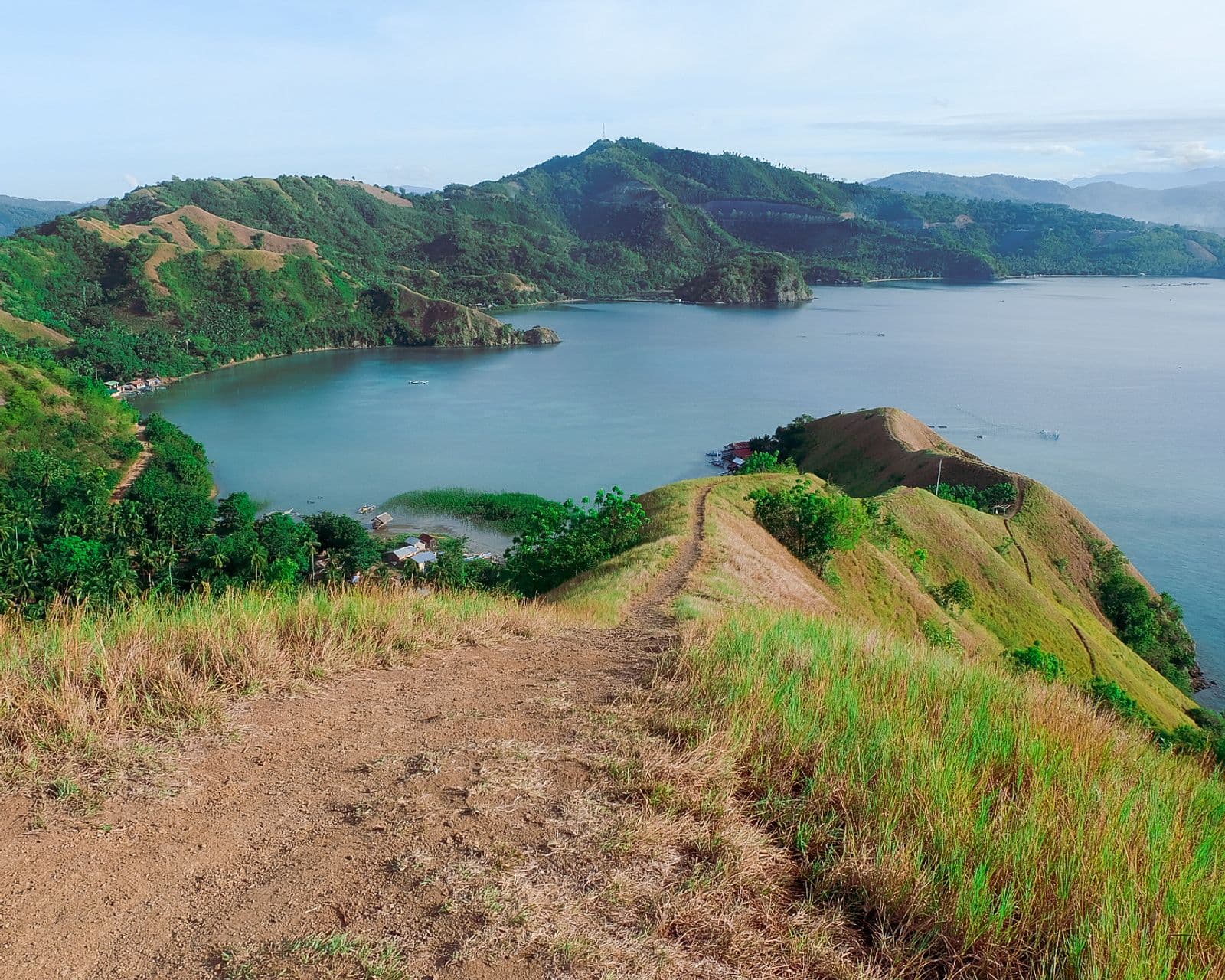 Grassy ridge trail above the Sleeping Dinosaur, Mati